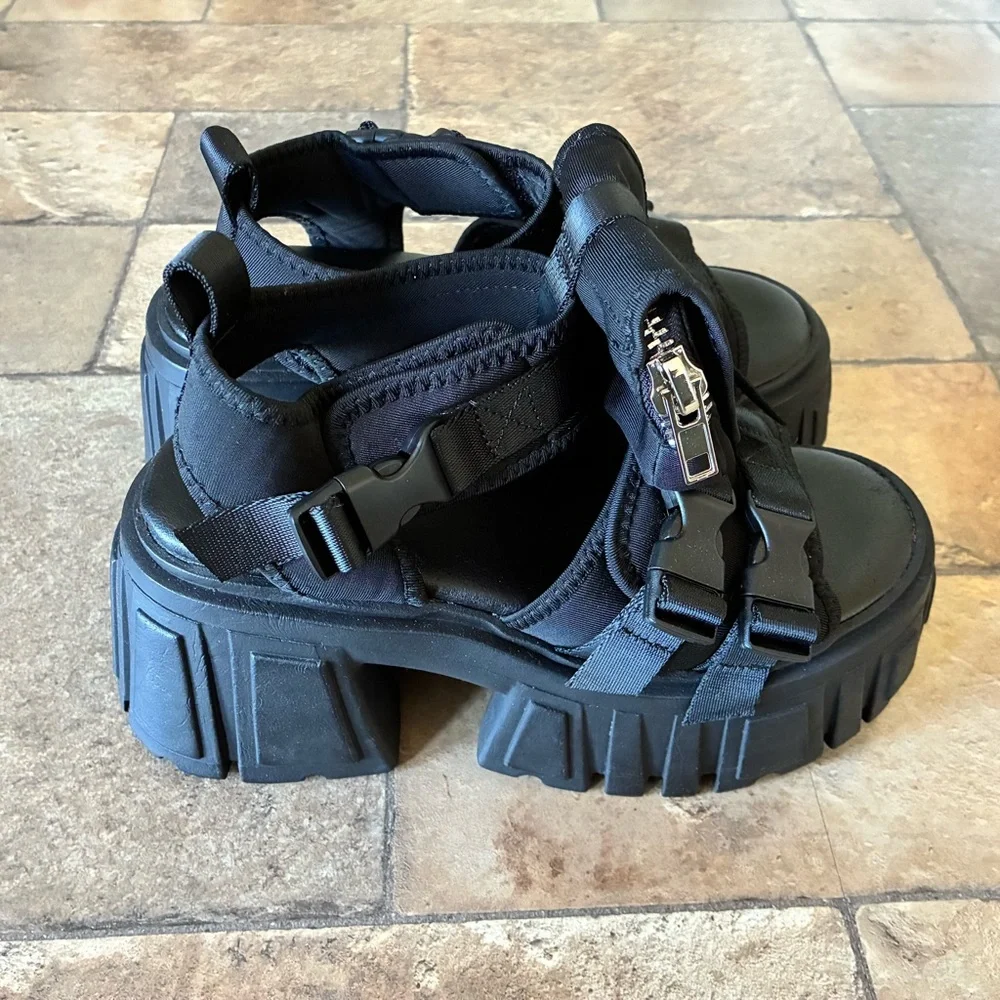 Platform Chunky Buckle Sandals - Black